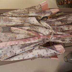 Chemise and matching robe.